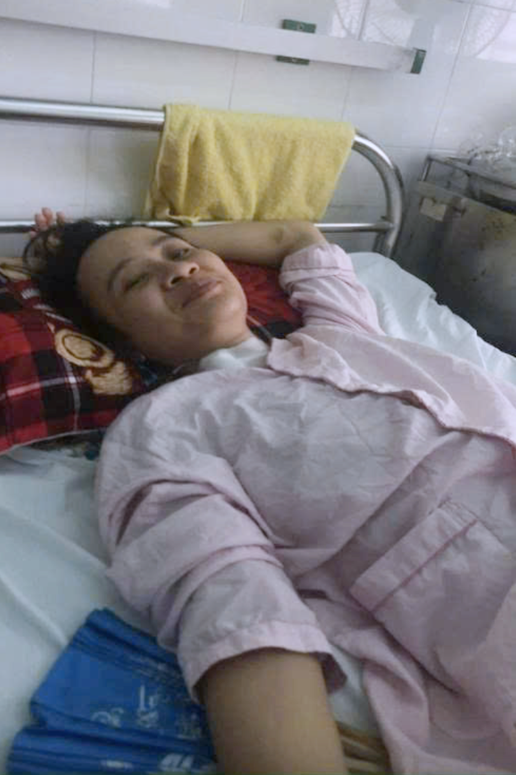 Khoảnh khắc cô giáo được kéo về từ cõi chết: Chồng con ở ngoài cửa đợi em - 1