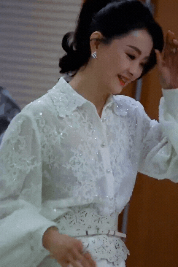 Không ai tin đây là nhan sắc thật của mỹ nhân đẹp nhất Hoàn Châu Cách Cách- Ảnh 1.