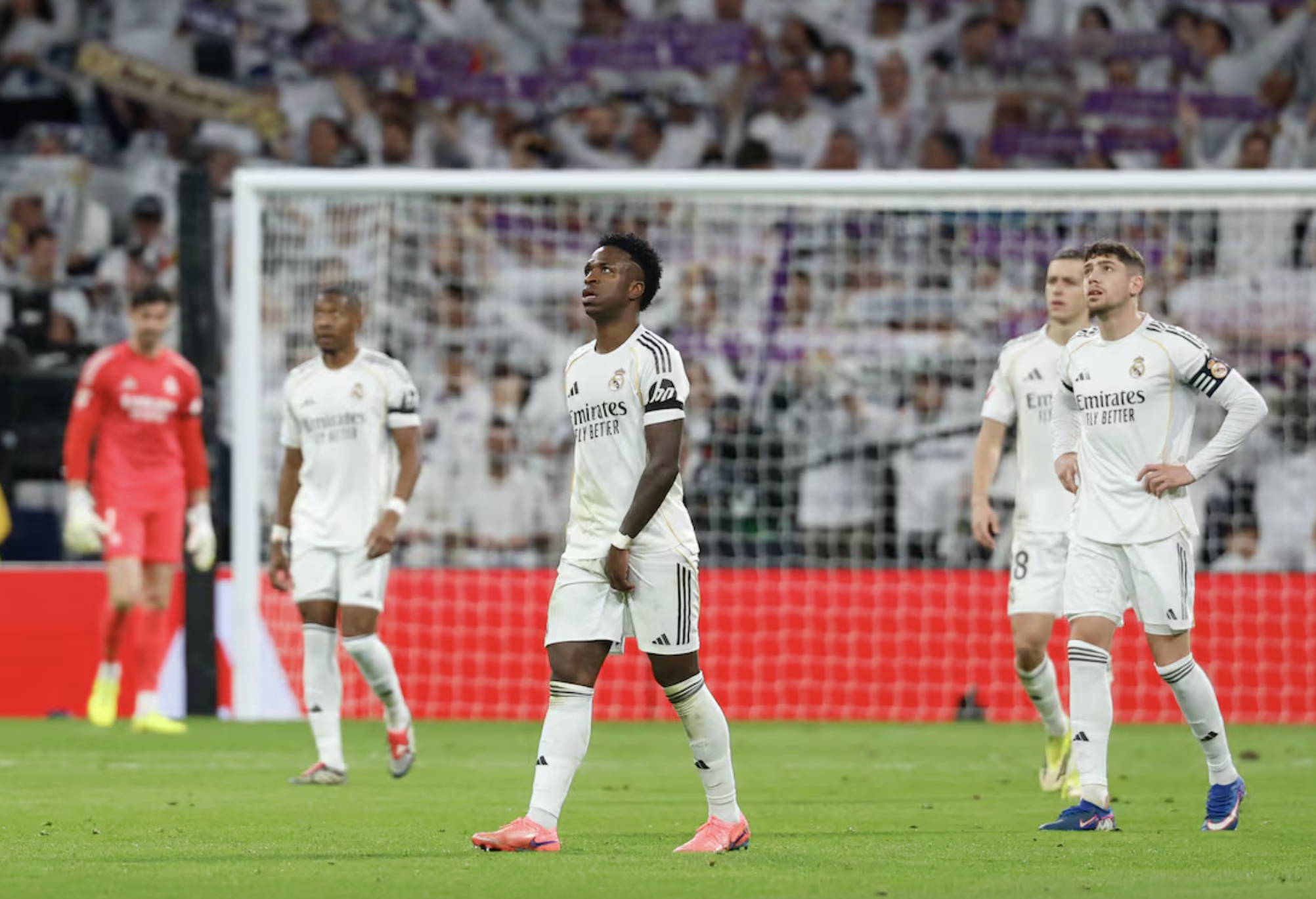 Khủng hoảng bủa vây Real Madrid sau hai cú sốc liên tiếp - Ảnh 1.