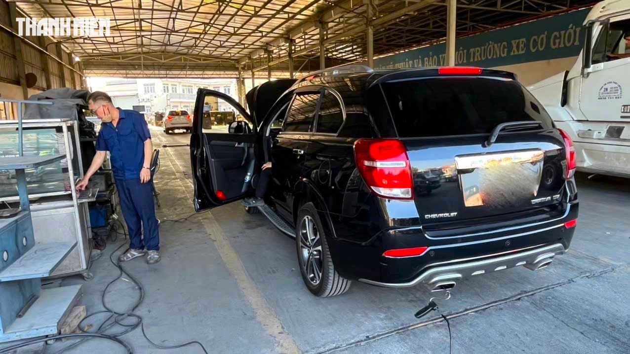 Kiểm định khí thải phải ký giấy cam kết, nhiều người dùng xe máy dầu hoang mang 2 Kiểm định khí thải phải ký giấy cam kết, nhiều người dùng xe máy dầu hoang mang - Ảnh 2.