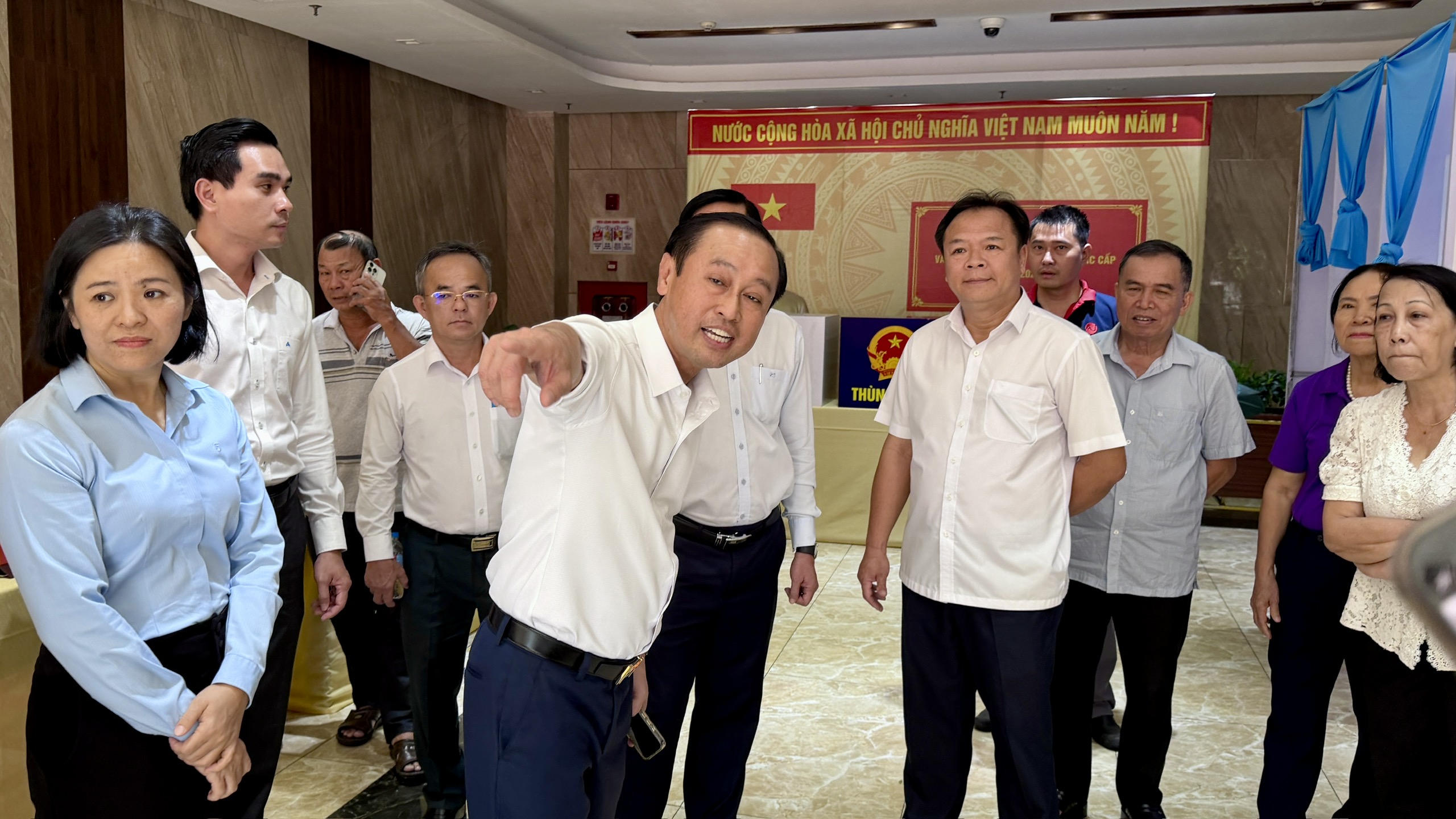 Kiểm tra công tác chuẩn bị bầu cử ở phường đông dân cư nhất TP.HCM- Ảnh 1.