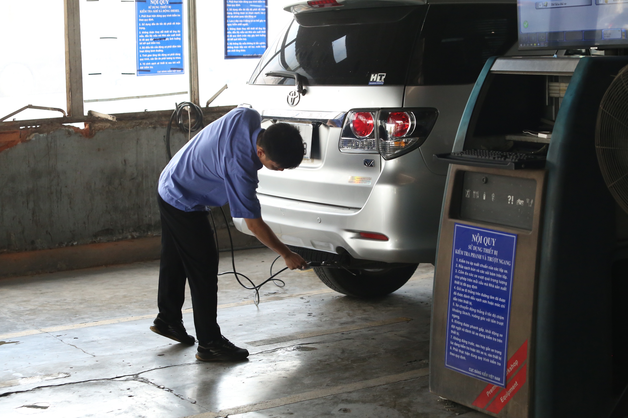 Kiểm tra khí thải theo quy định mới: Phần mềm, đường truyền đã thông suốt 1 đăng kiểm - Ảnh 1.