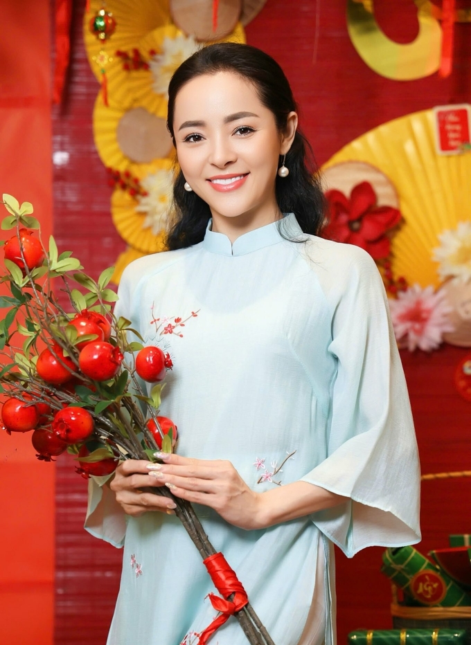 Kiện tướng dancesport Thu Hương chụp ảnh đón Tết Bính Ngọ. Ảnh: Nhân vật cung cấp