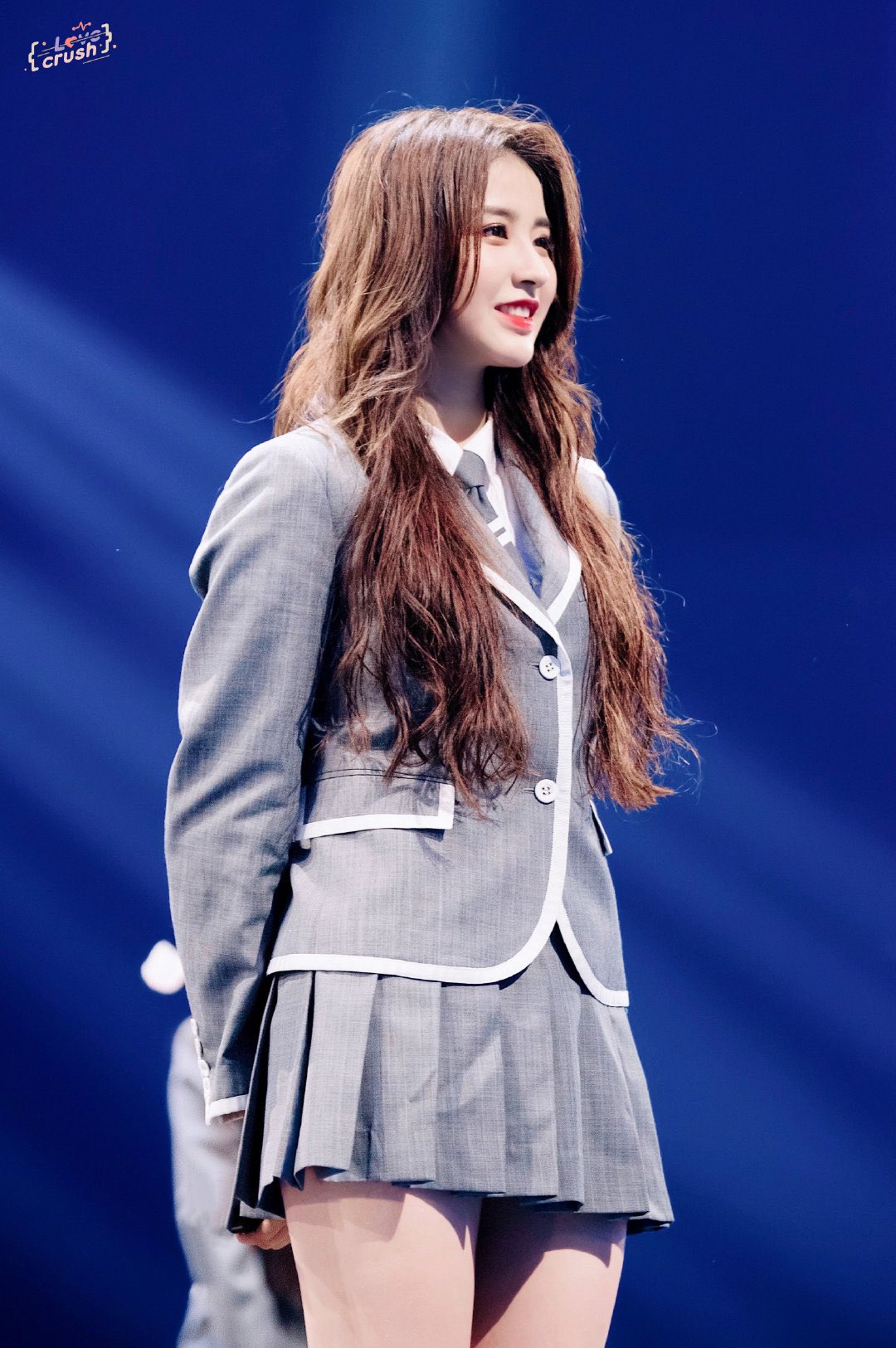 Gấp: Nữ thần nhan sắc ra tín hiệu cầu cứu qua một bài hát, cuộc sống đang bị kiểm soát- Ảnh 1.