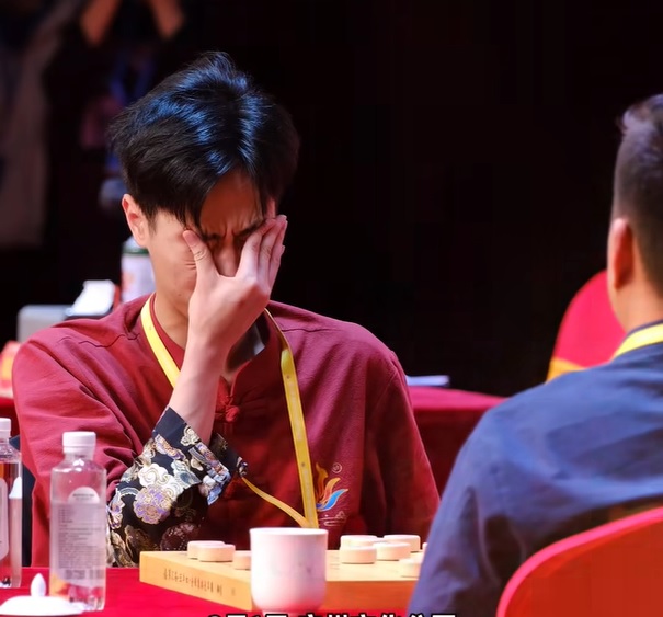 Kỳ thủ vừa thắng Lại Lý Huynh bị làng cờ tướng Trung Quốc chỉ trích 1 cờ - Ảnh 1.