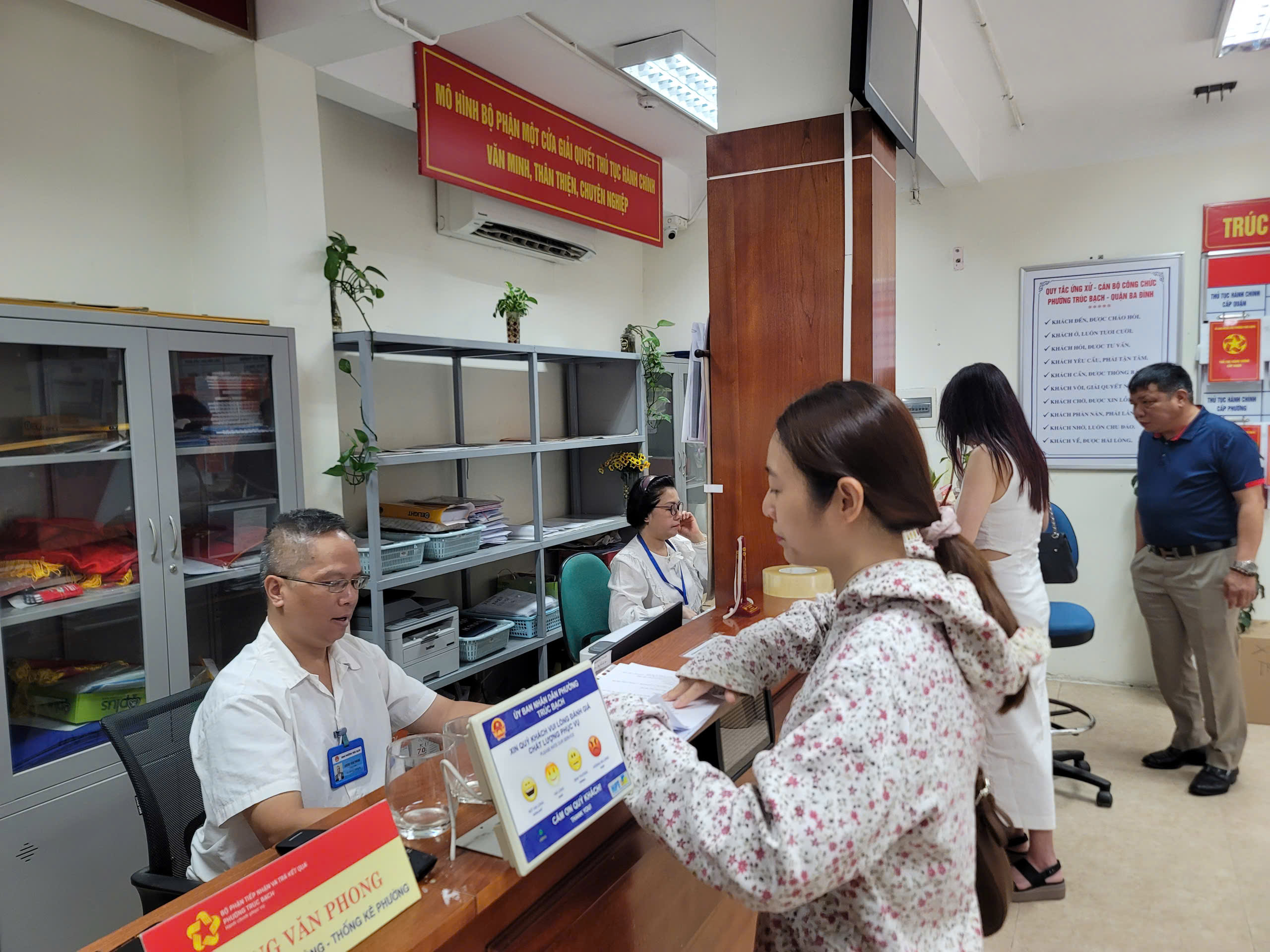 Kỳ vọng vào tăng lương cơ sở - Ảnh 1.