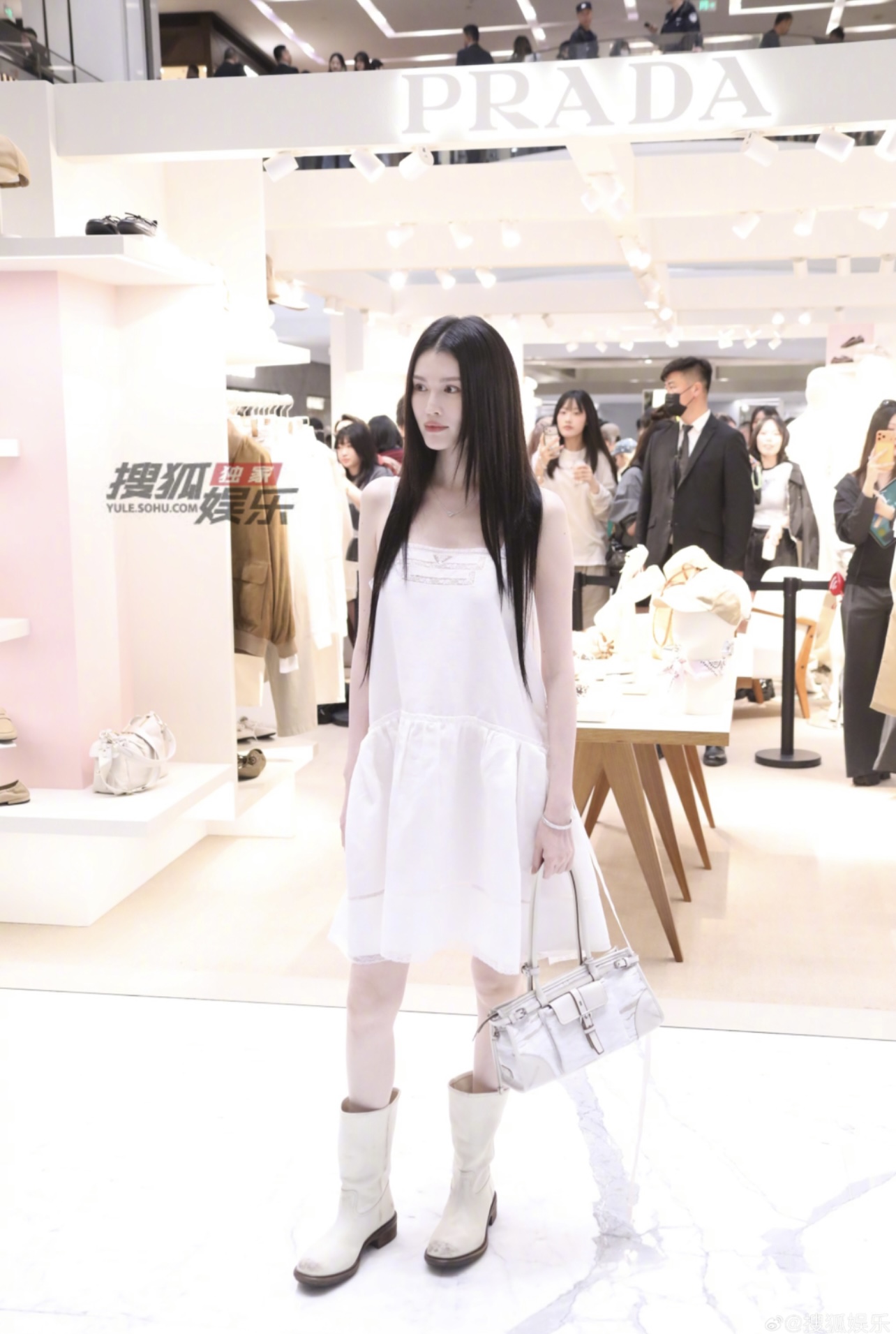 Dáng vóc khó tin sau 5 tháng sinh con của thiên thần Victoria's Secret: Là đã có lần sinh đẻ nào chưa?- Ảnh 1.