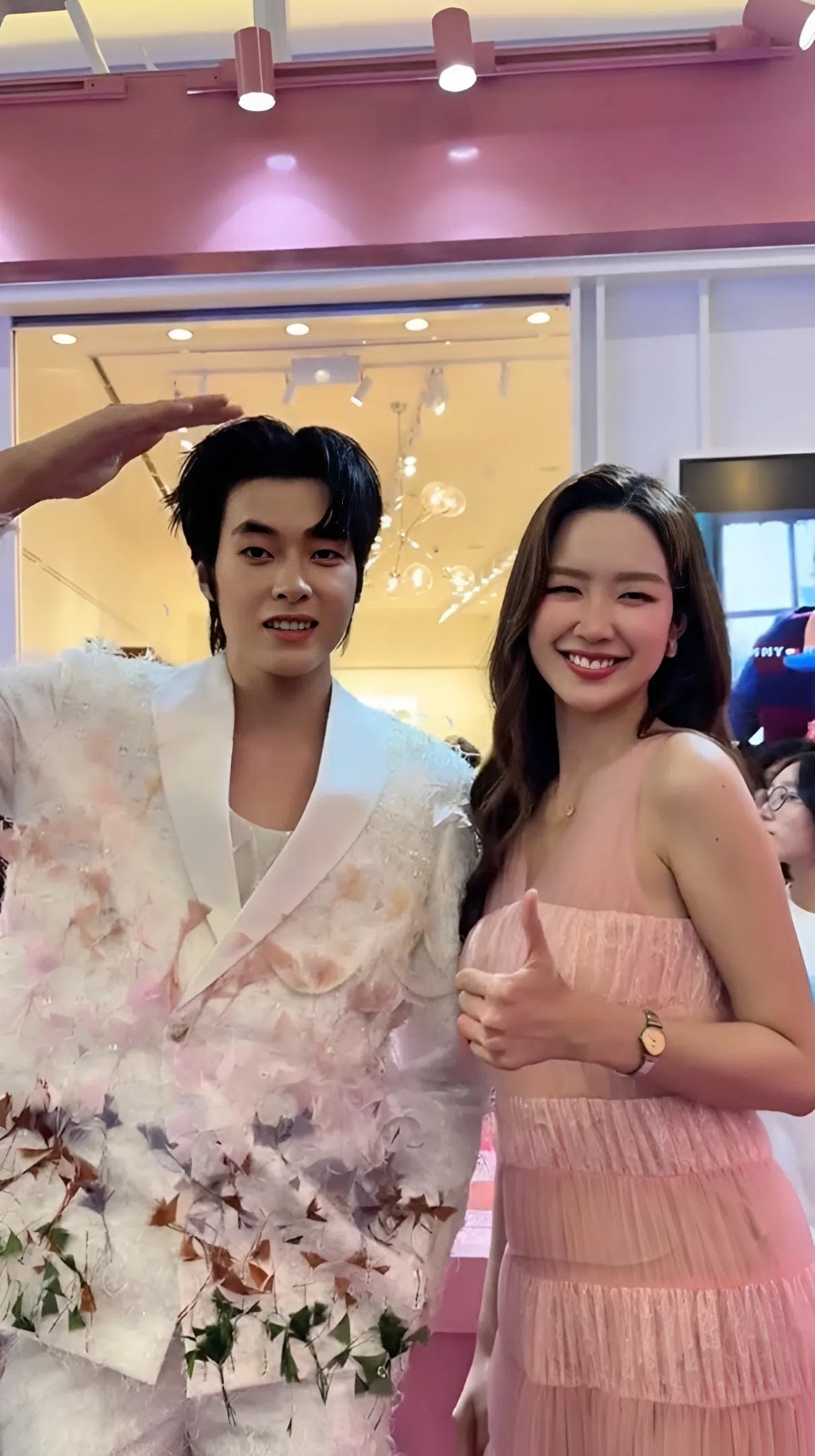 Nàng hậu cao nhất Việt Nam tìm được người xứng đôi vừa lứa: Là nam thần gần 2m, netizen hưởng ứng rần rần- Ảnh 1.