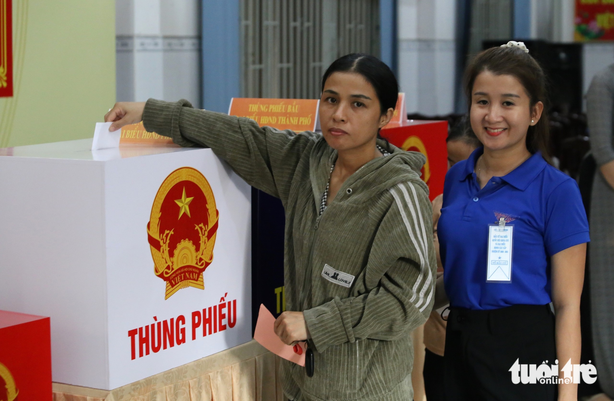 Lá phiếu gửi gắm niềm tin của công nhân, người dân TP.HCM 1 bầu cử - Ảnh 1.