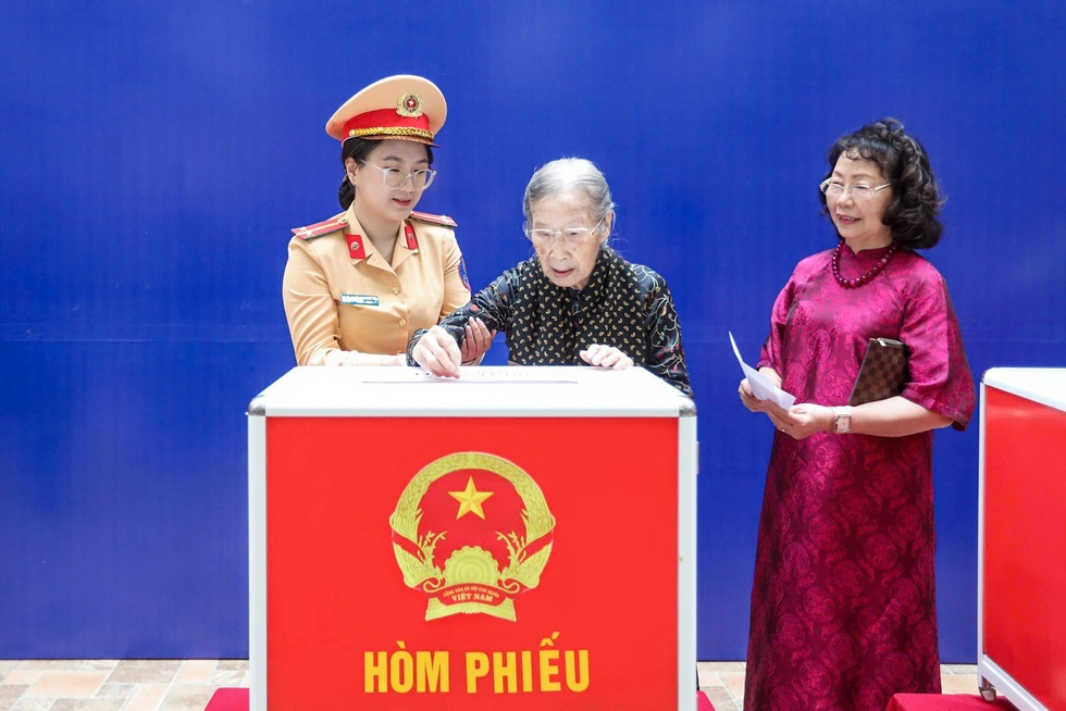 Lá phiếu niềm tin và kỳ vọng kiến tạo thể chế phát triển - 1