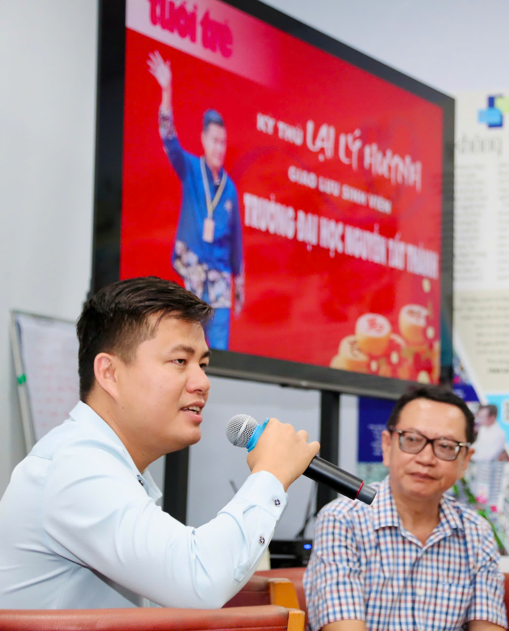 Lại Lý Huynh truyền cảm hứng cho sinh viên Trường đại học Nguyễn Tất Thành - Ảnh 1.