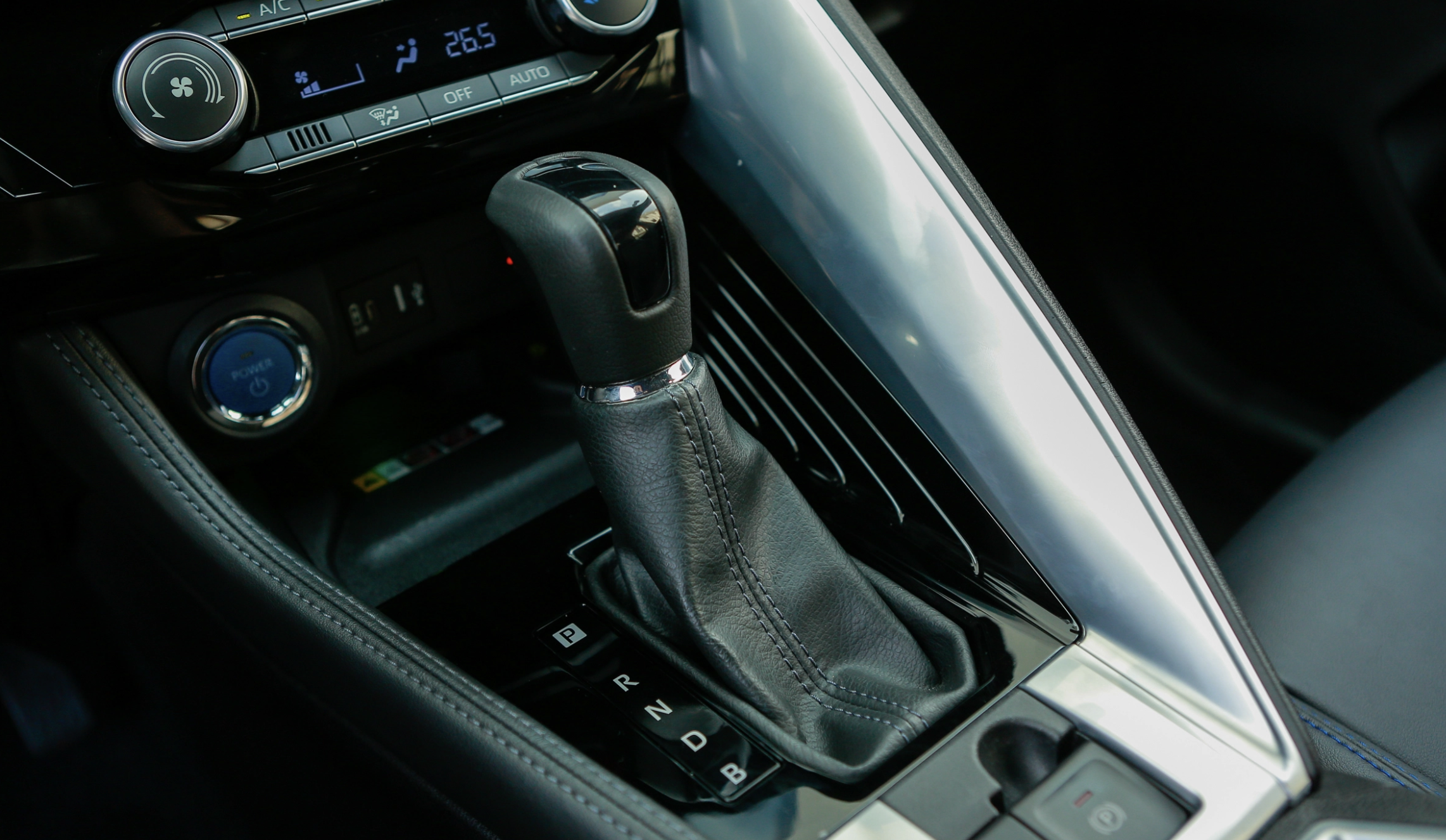 Lái ô tô hybrid leo dốc cao, vì sao không nên sử dụng chế độ số B? - Ảnh 2.