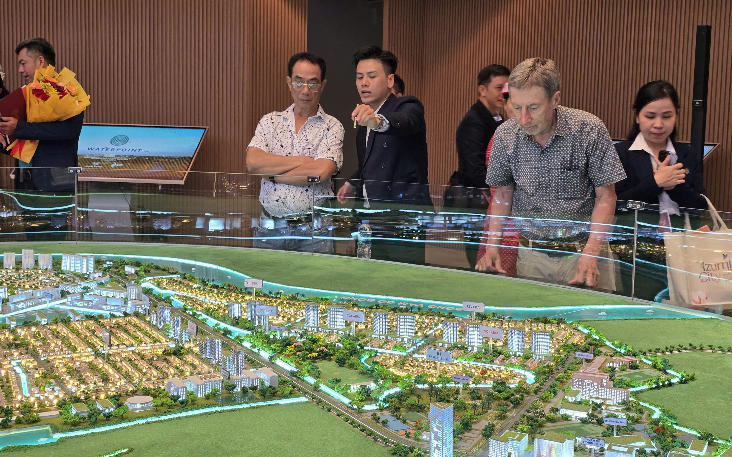 Lãi vay mua nhà 12-15%: Hiểu ra sao về con số khiến nhiều người lo lắng? - Ảnh 1.