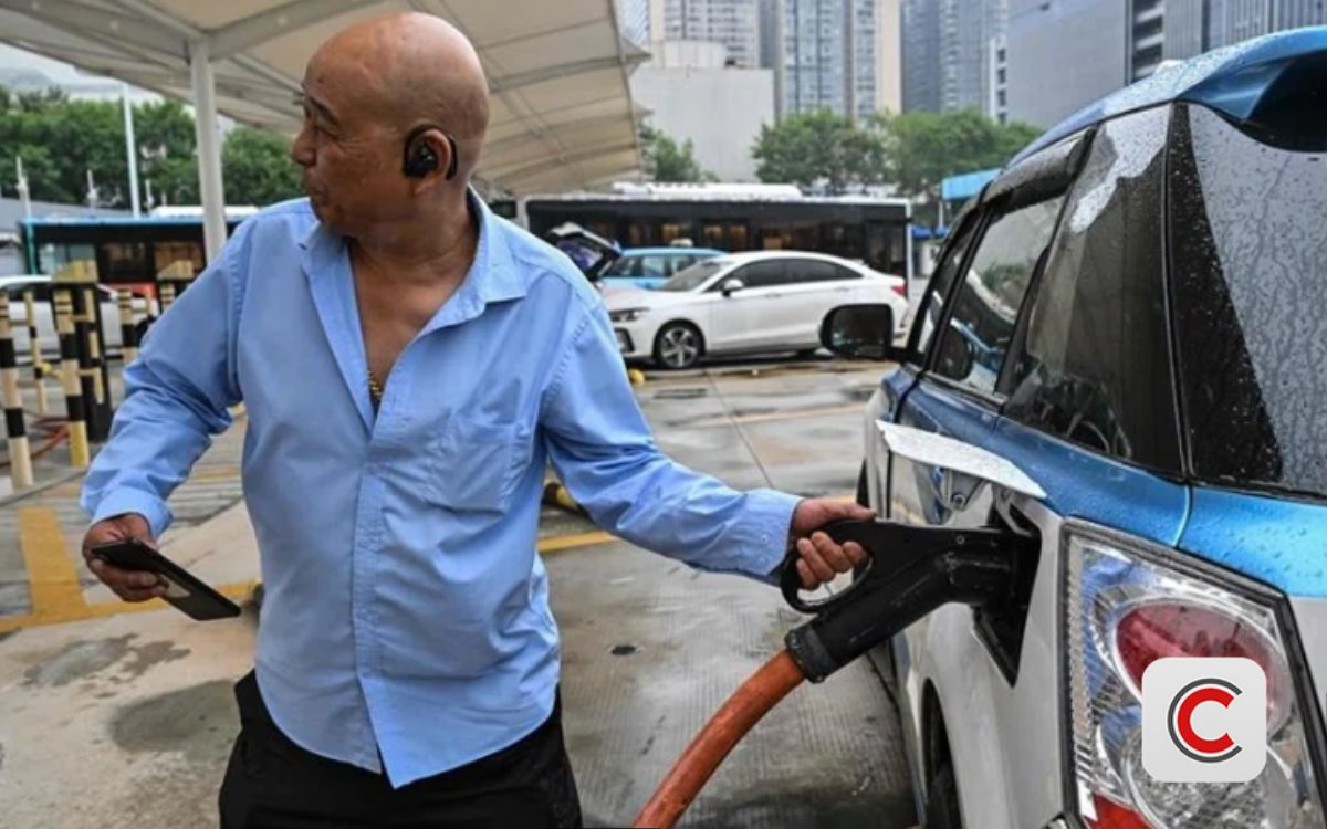 Khủng hoảng sinh kế 7,5 triệu tài xế công nghệ tại một quốc gia châu Á: Làm 14 tiếng/ngày chỉ để kiếm 10 triệu đồng/tháng, ế khách phải đánh bài giết thời gian- Ảnh 1.