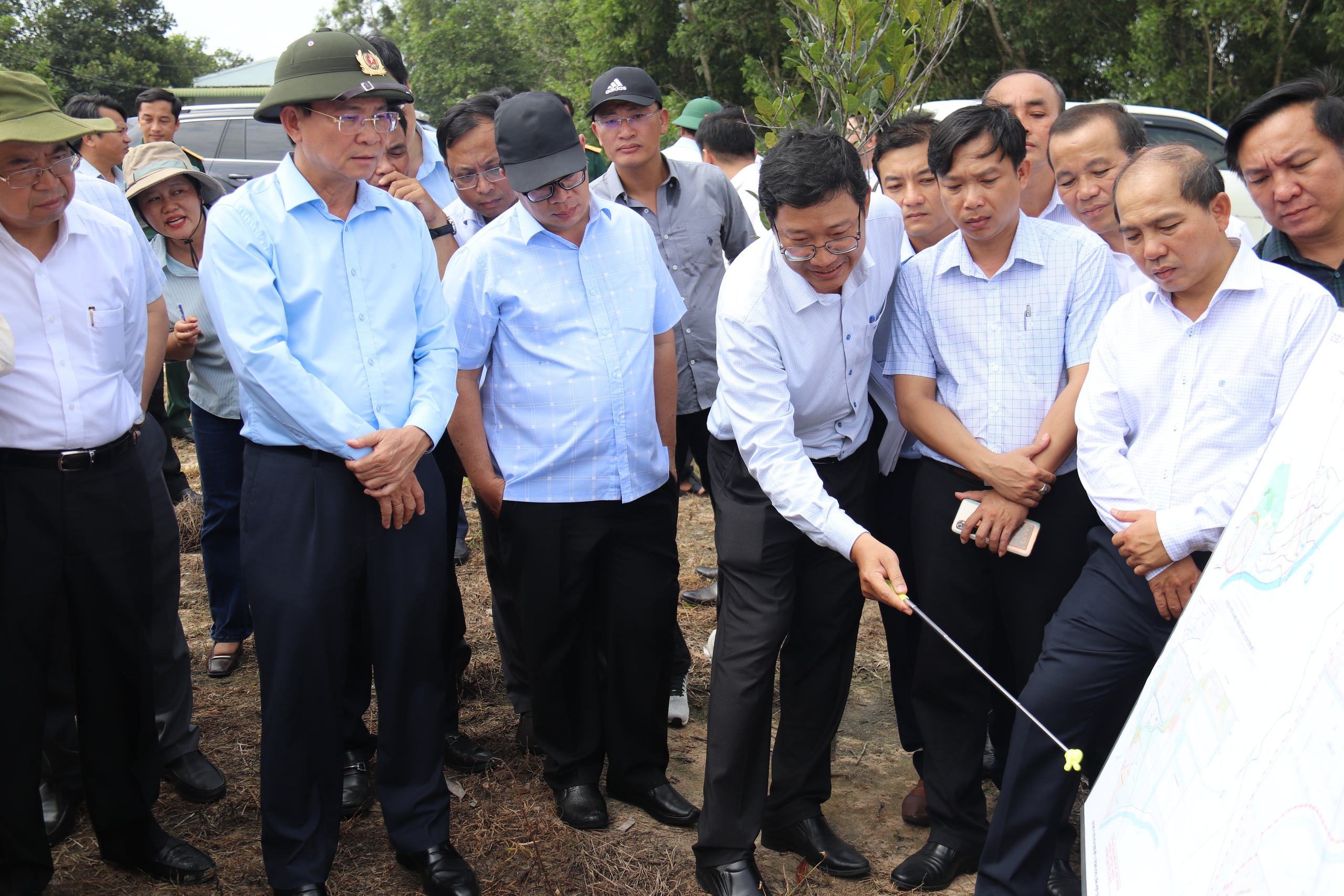 Lâm Đồng siết tiến độ gỡ vướng 359 dự án vướng mắc khó khăn trong năm 2026 - Ảnh 3. Lâm Đồng siết tiến độ gỡ vướng 359 dự án vướng mắc khó khăn trong năm 2026 - Ảnh 3.