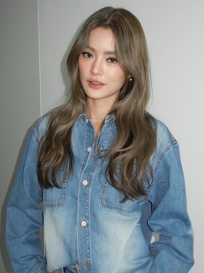 Làm mới phong cách mỗi ngày bằng những thiết kế denim cá tính- Ảnh 4. Làm mới phong cách mỗi ngày bằng những thiết kế denim cá tính- Ảnh 4.