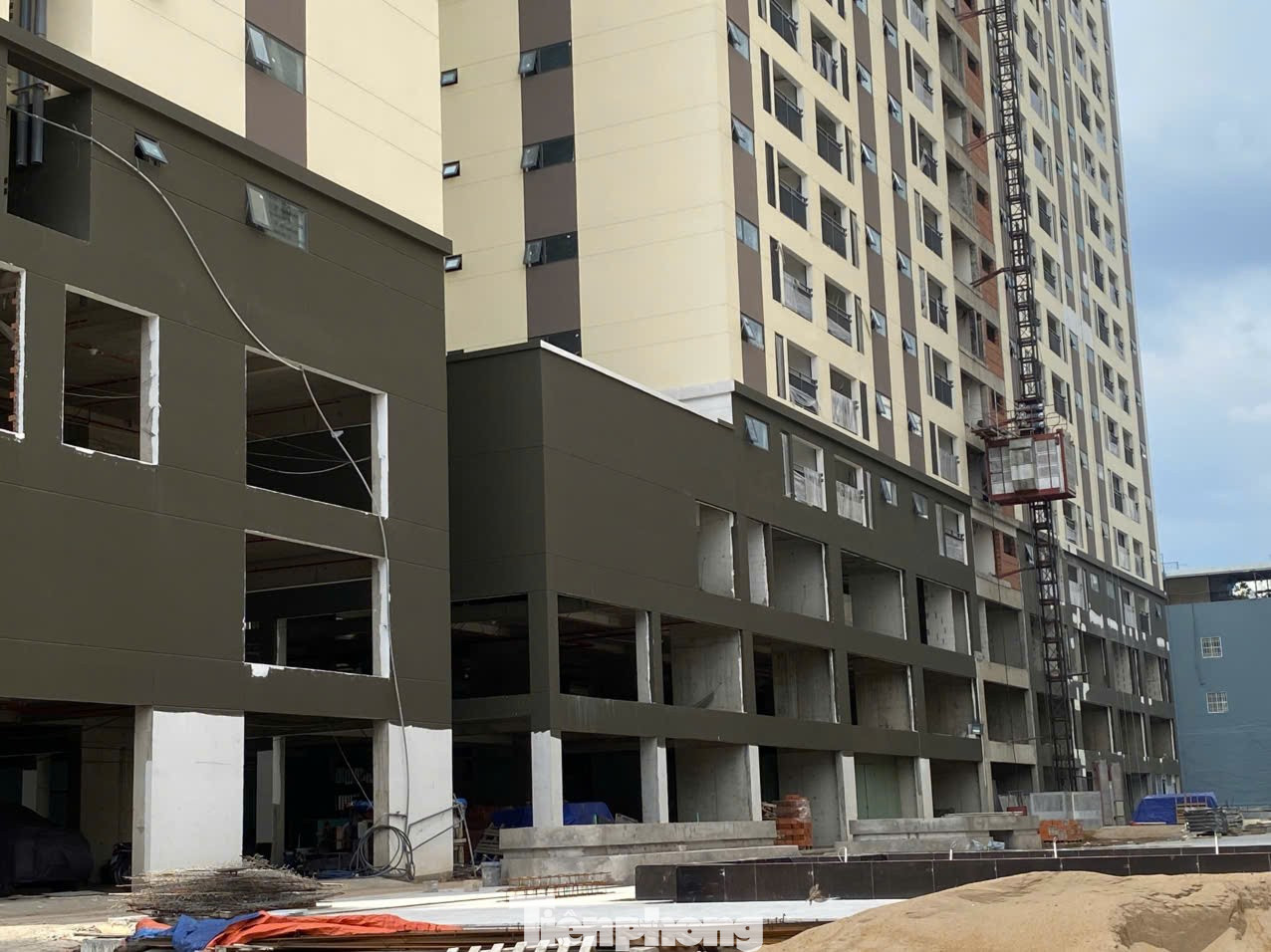 Làm sao người thu nhập thấp mua nhà khi lãi suất tăng cao?- Ảnh 1.