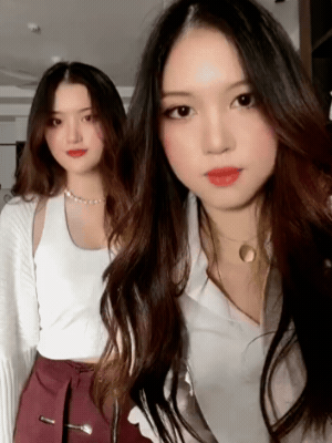 Lần đầu tiên lịch sử nhan sắc Việt Hoa hậu có chị gái song sinh