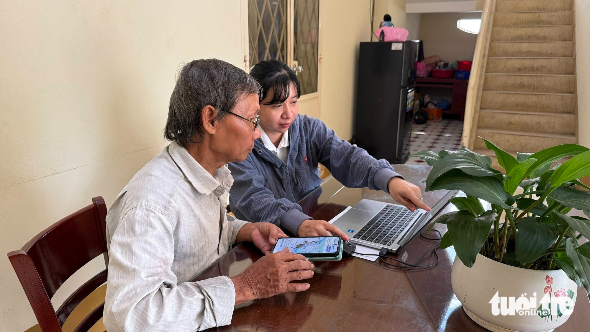 Lan tỏa thông tin bầu cử bằng công nghệ AI, bản đồ số, mã QR - Ảnh 1.