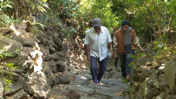 Làng đá Phú Hạnh kể câu chuyện trăm năm 1 Con đường xếp đá đã có hàng trăm năm tuổi