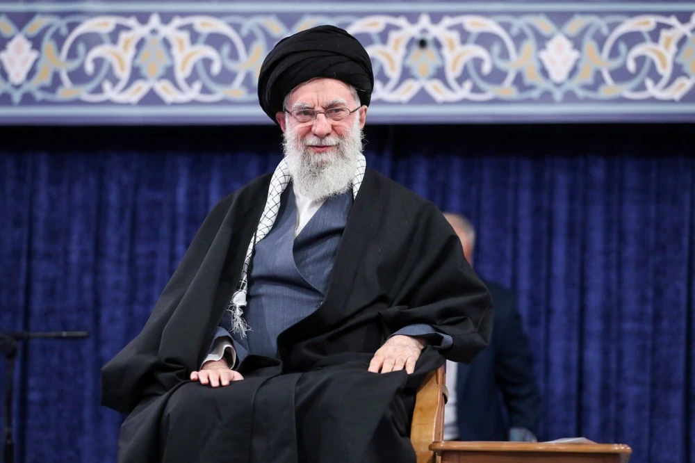 Lãnh tụ Tối cao Iran - ông Ayatollah Ali Khamenei. Ảnh: IRNA lãnh tụ tối cao Iran Ayatollah Seyyed Ali Khamenei.jpg