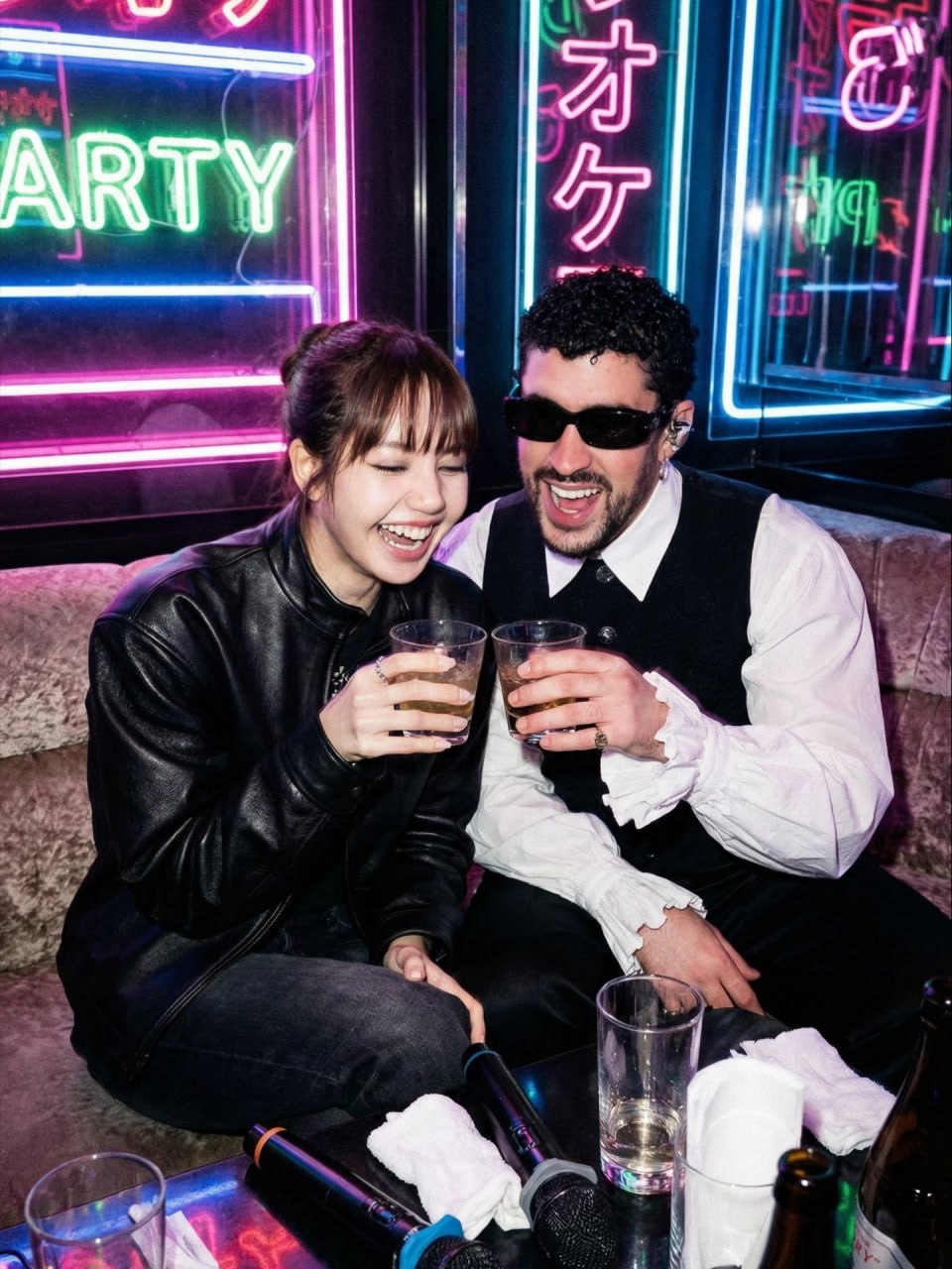 Chàng trai thân mật khoác vai Lisa (BLACKPINK): Giành giải Grammy, lập kỷ lục 4,1 tỷ views vẫn bị Tổng thống Trump chê- Ảnh 1.