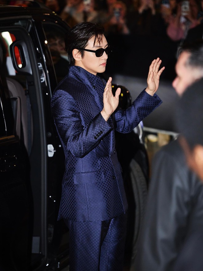 Tổng tài số khổ dự Fashion Week: Lên đồ bảnh hơn Lee Min Ho, dân mạng đồng lòng đòi 