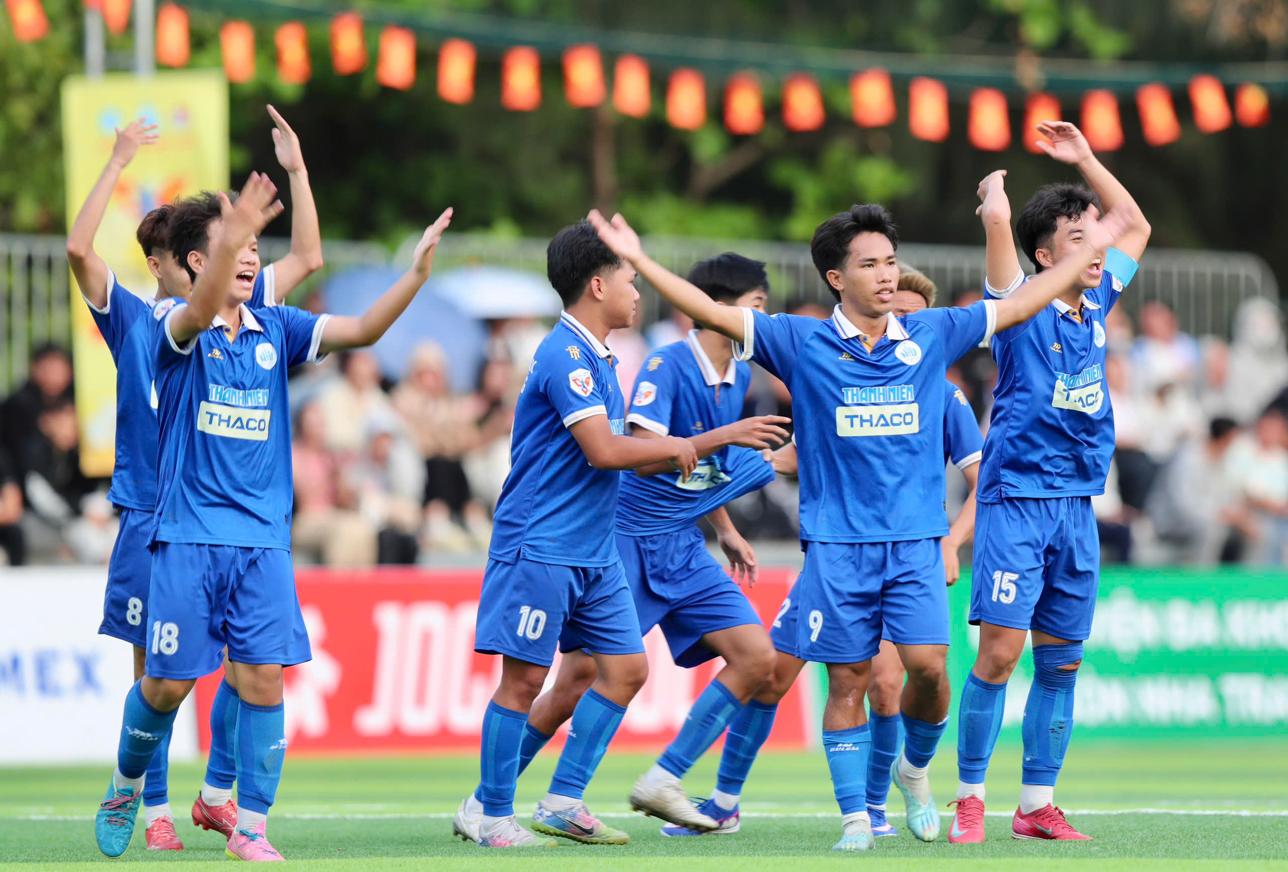 4 cặp tứ kết của TNSV THACO cup đã lộ diện: Lịch thi đấu mới nhất- Ảnh 2. 4 cặp tứ kết của TNSV THACO cup đã lộ diện: Lịch thi đấu mới nhất- Ảnh 2.