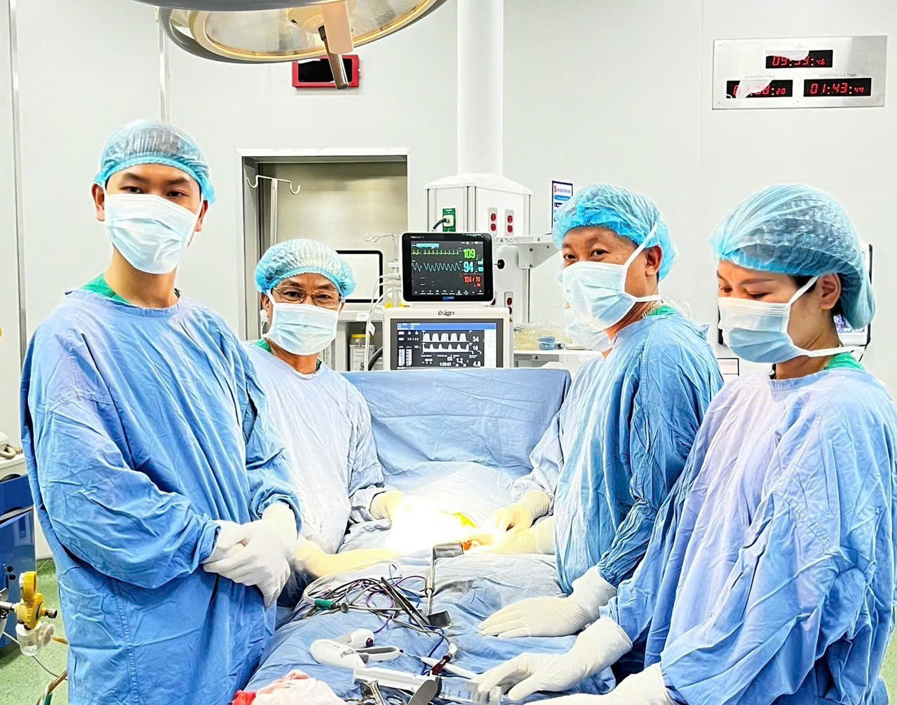 Liên tiếp trẻ mổ u ổ bụng, dấu hiệu ban đầu dễ nhầm với vấn đề tiêu hóa - Ảnh 1.