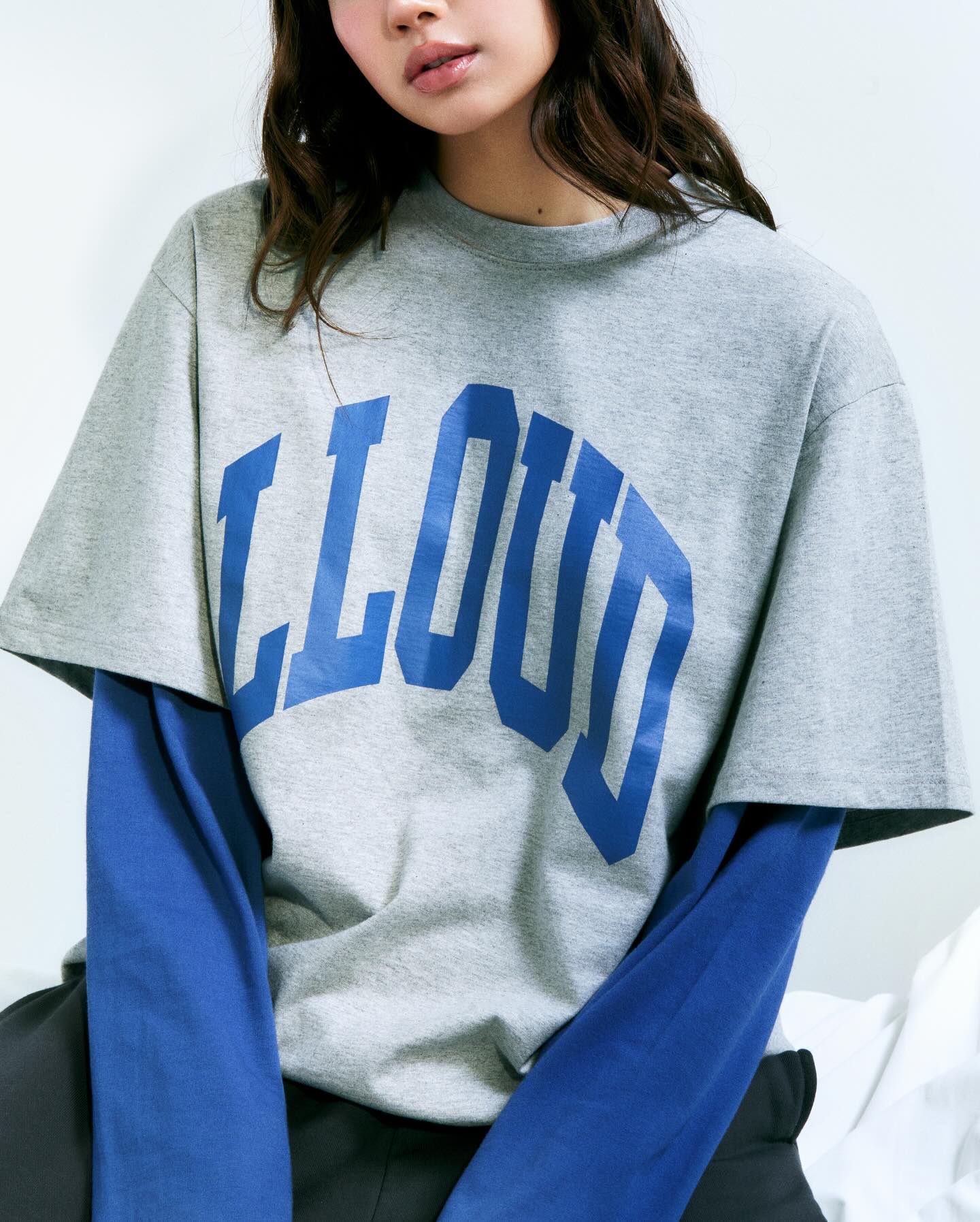 Lisa sắp bán quần áo ở hội chợ- Ảnh 1.