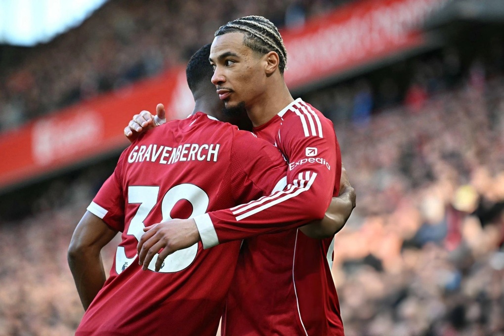 Liverpool đại thắng West Ham, vươn lên bằng điểm Man Utd - 1