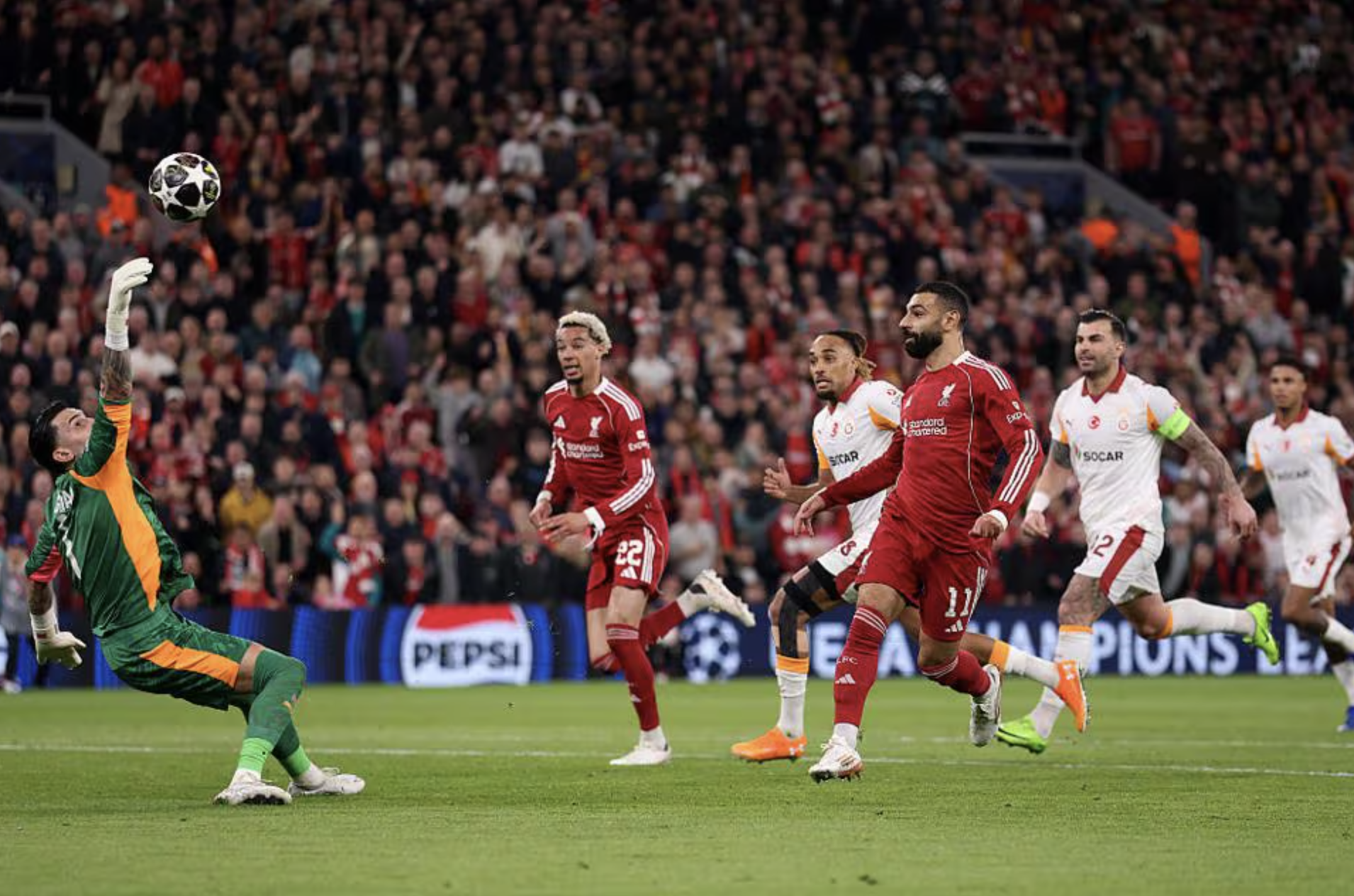 Liverpool đè bẹp Galatasaray, hiên ngang vào tứ kết Champions League - Ảnh 1.