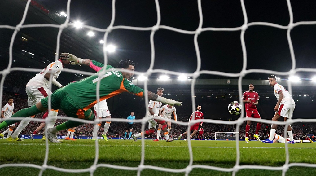 Liverpool hủy diệt Galatasaray, hẹn đại chiến PSG ở tứ kết Champions League - 1
