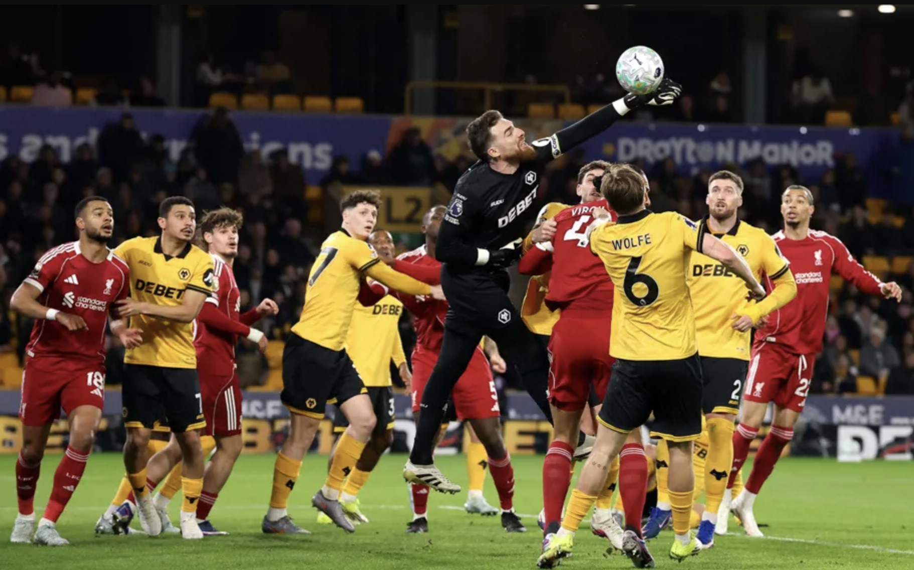 Liverpool thua sốc phút bù giờ, Wolverhampton triệt hạ tiếp 