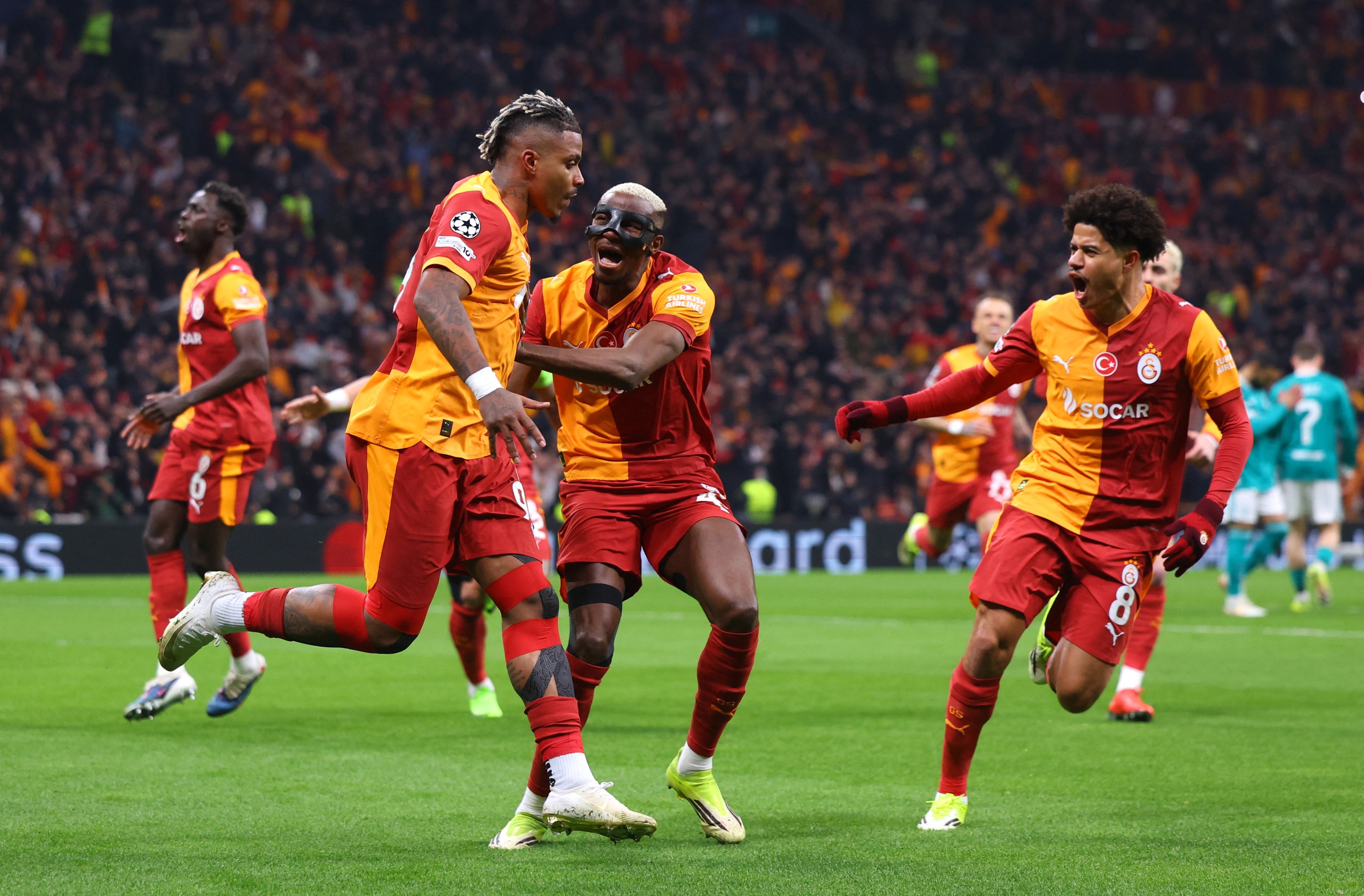 Vòng 16 đội Champions League: Liverpool và Tottenham thua 'thảm họa', Bayern Munich thắng đậm đến khó tin- Ảnh 1.