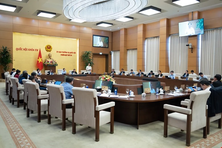 Ủy ban Thường vụ Quốc hội cho ý kiến về dự Luật Tiếp cận thông tin (sửa đổi). Ảnh: Quốc hội Toan-canh-phien-hop1.jpg