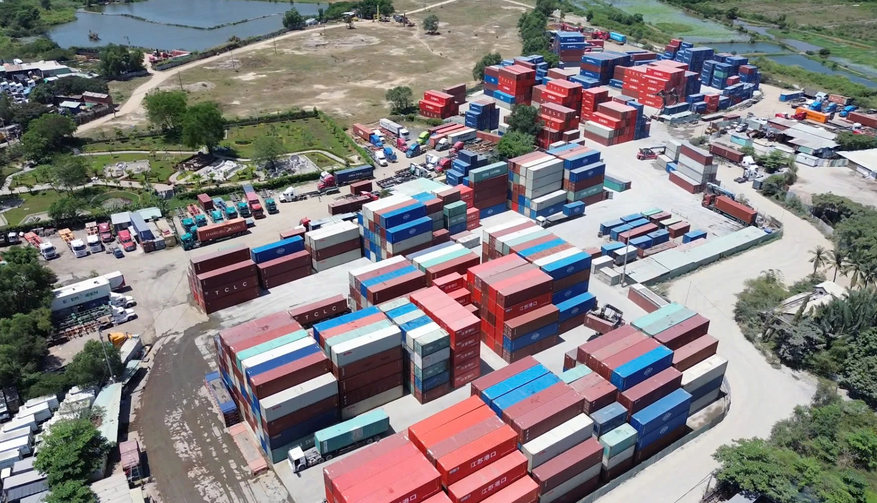 Loạt bãi xe trái phép đường Võ Chí Công: Không lẽ bó tay?- Ảnh 1.