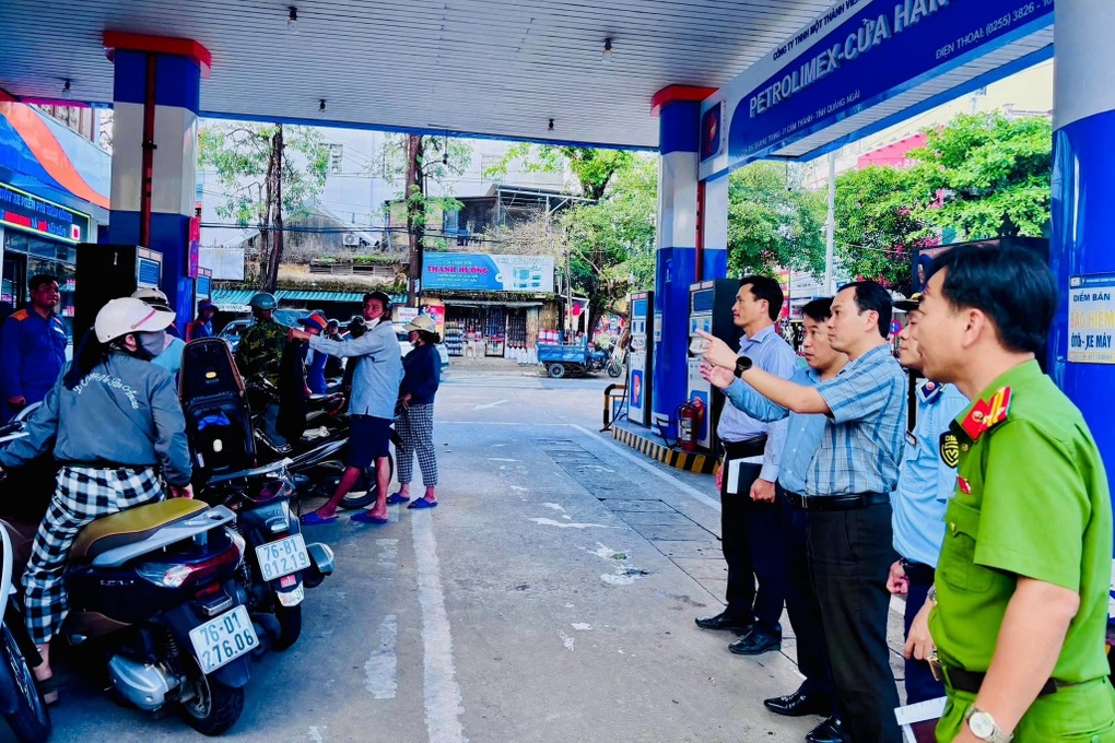Loạt tỉnh thành mạnh tay xử lý tình trạng găm hàng, bán xăng dầu nhỏ giọt - 2