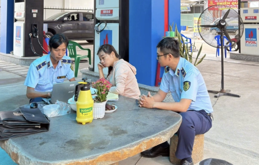 Loạt tỉnh thành mạnh tay xử lý tình trạng găm hàng, bán xăng dầu nhỏ giọt - 1
