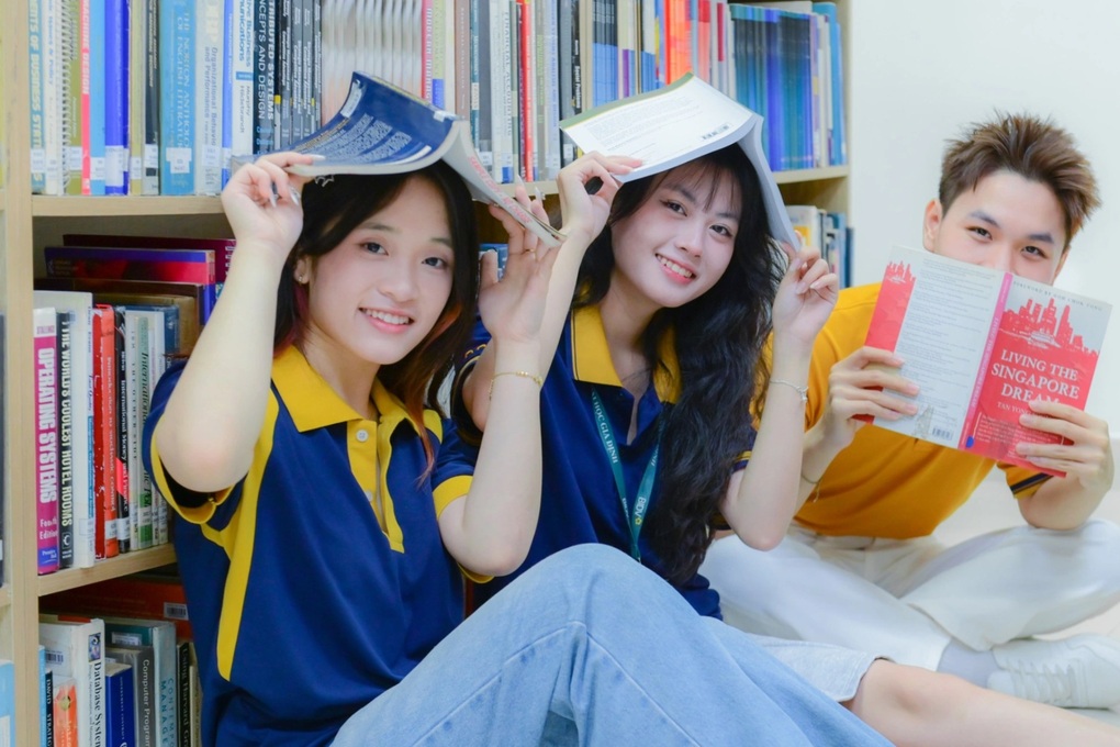 Lời chúc 8/3 cho các bạn nữ trong lớp chất như nước cất, ai đọc cũng cười - 1