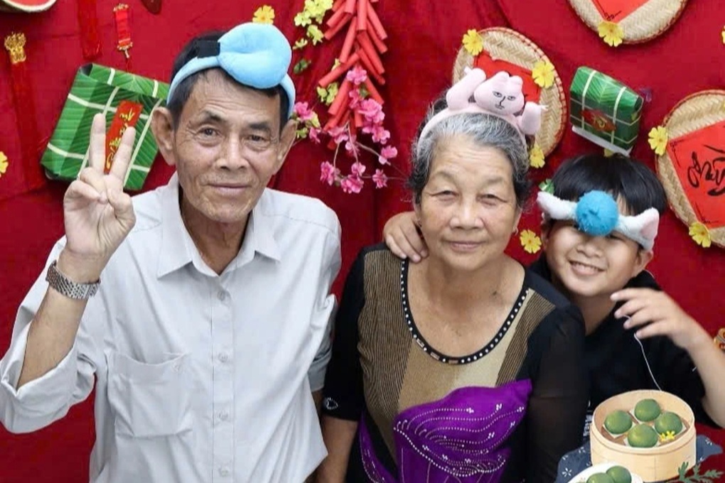 “Lời hẹn 10 năm với bà nội” của nam sinh mồ côi khiến dân mạng rơi nước mắt - 1