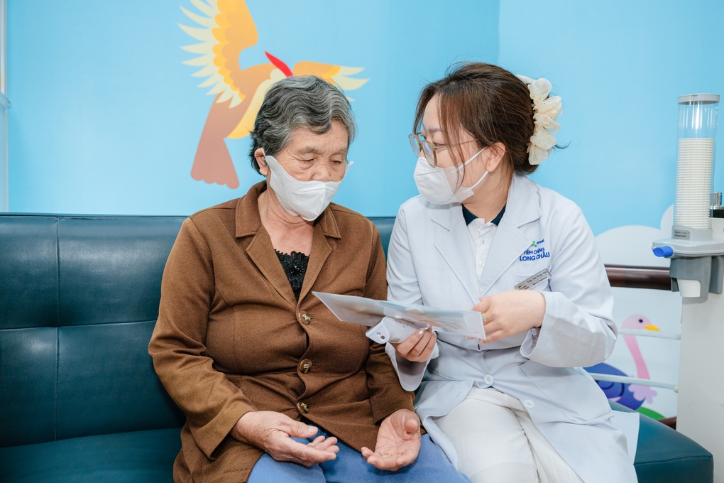 Long Châu cùng Abbott triển khai tiêm cúm miễn phí cho người dân miền Trung - 1