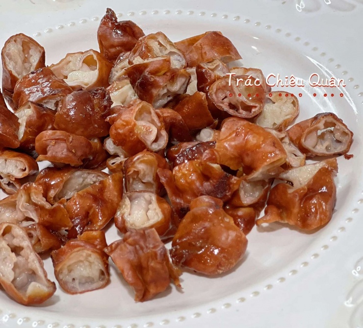 Không cần phải đến nhà hàng, bạn vẫn có thể thưởng thức món lòng già chiên giòn kiểu Trung Hoa ngay tại căn bếp của mình.