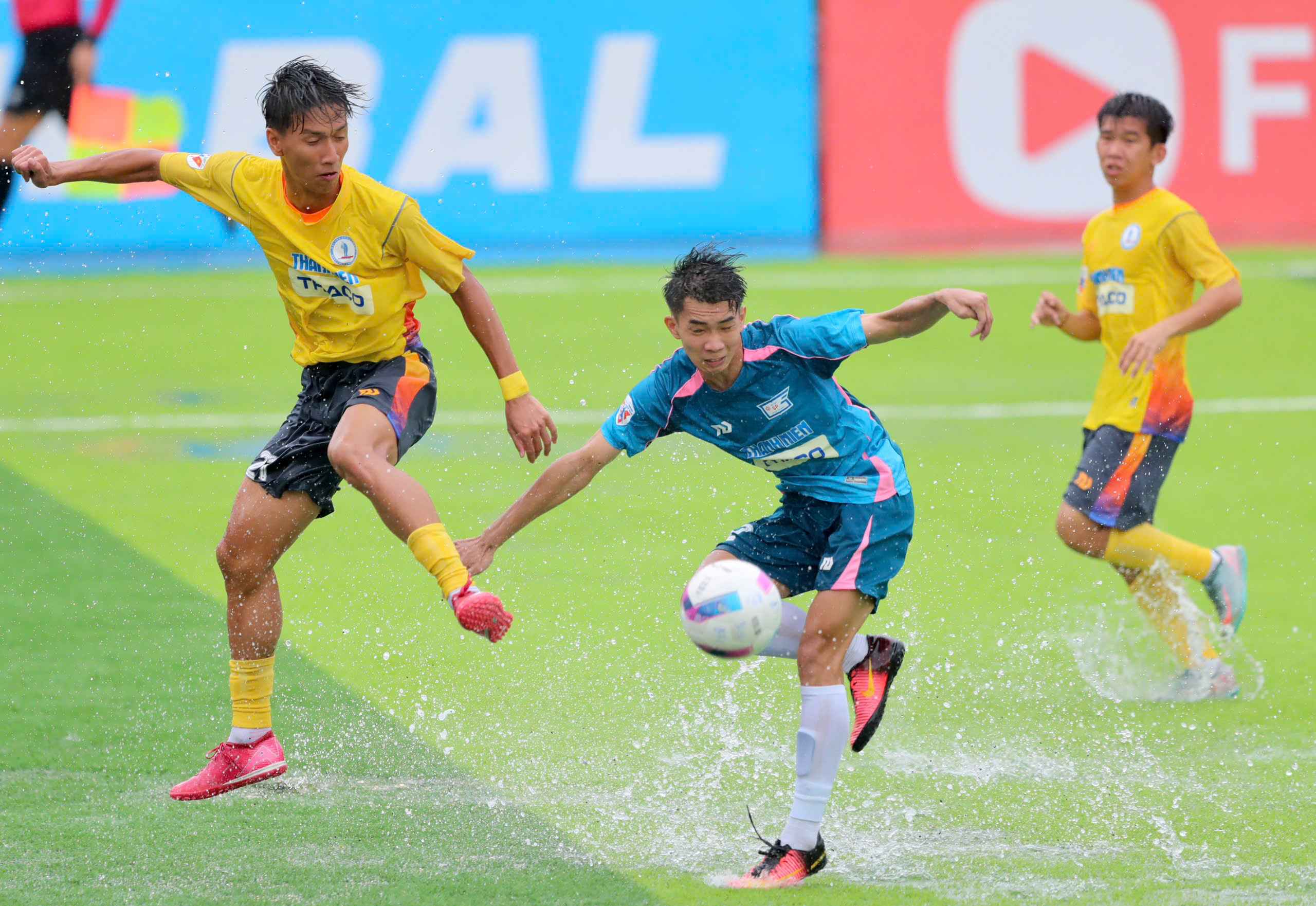 Trường ĐH Đồng Tháp được thưởng nóng: 'Lửa' miền Tây cháy trong cơn mưa nặng hạt - Ảnh 1.