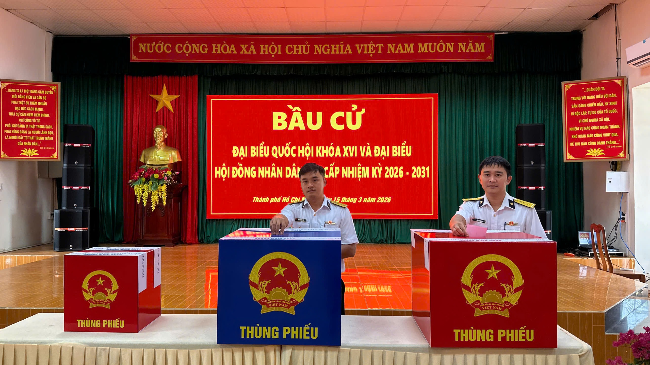 Lực lượng vũ trang TP.HCM trang nghiêm tham gia bầu cử 9 Lực lượng vũ trang TP.HCM trang nghiêm tham gia bầu cử - Ảnh 9.