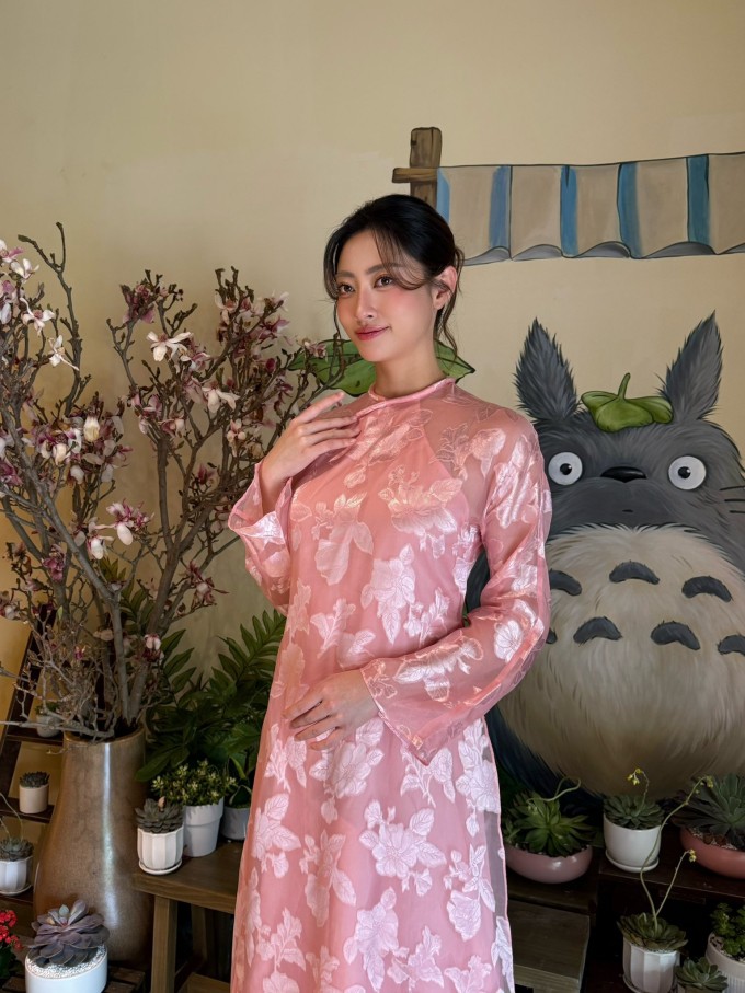 Lương Thùy Linh bênh vực Minh Tú 1 Hoa hậu Lương Thùy Linh.