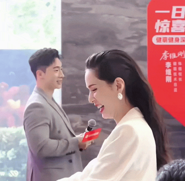 Nhan sắc khó tin của Tiểu Long Nữ đẹp nhất màn ảnh, càng nhìn càng không thấy giống con người- Ảnh 1.