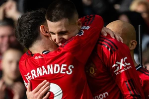 Bruno Fernandes tiết lộ Sesko không hài lòng