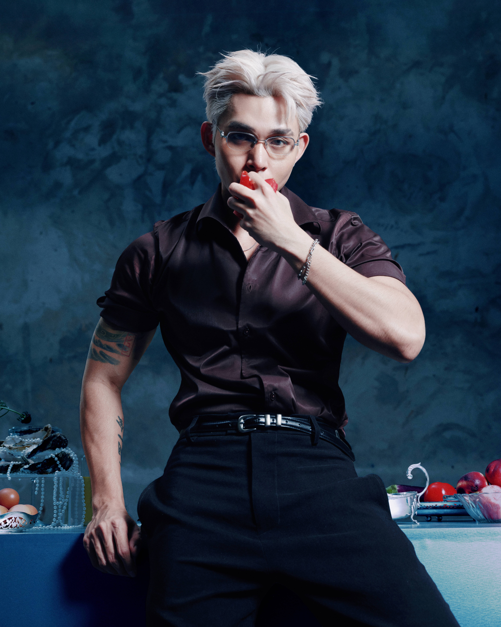 MV phản cảm của Jun Phạm không giới hạn độ tuổi, ekip chỉ khuyên người dùng dưới 18 tuổi hủy theo dõi các tài khoản cá nhân- Ảnh 1.