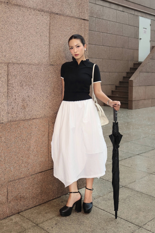 Mặc đẹp cả tuần từ bản phối với chân váy trắng huyền thoại - Ảnh 1.